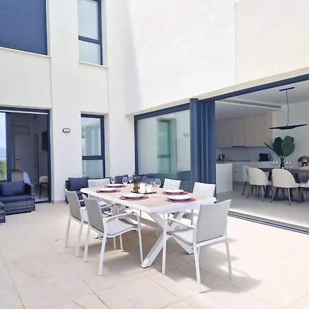Vakantiehuis Stylish Townhouse On Cortesin Golf Estepona