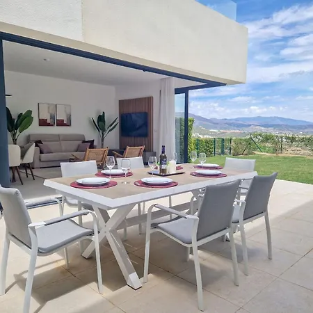 Vakantiehuis Stylish Townhouse On Cortesin Golf Estepona